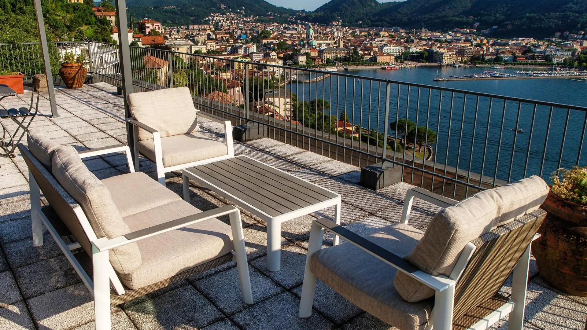 Heavenly Views On Lake Como - Terrace & Hot Tub 0*,  Italien